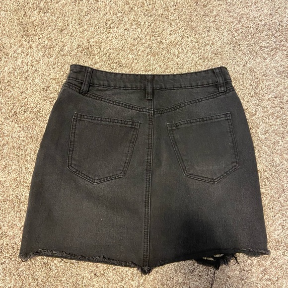 Black refuge skirt - Picture 2 of 6